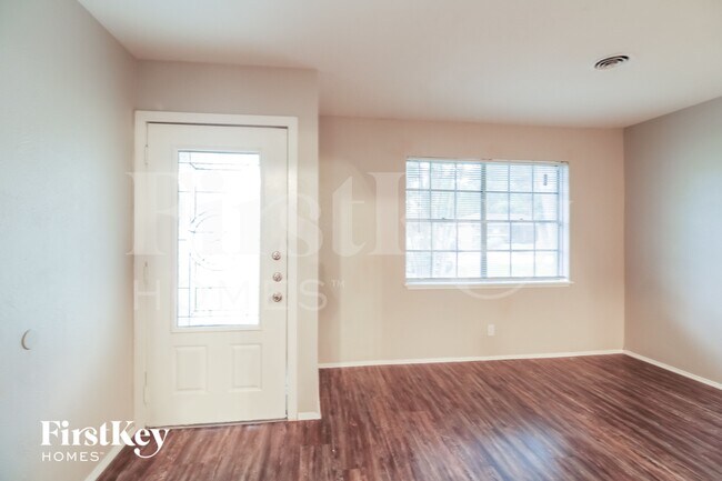 Photo - 4415 Akard St