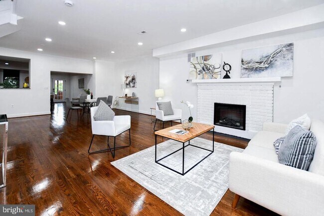 Photo - 4504 New Hampshire Ave NW