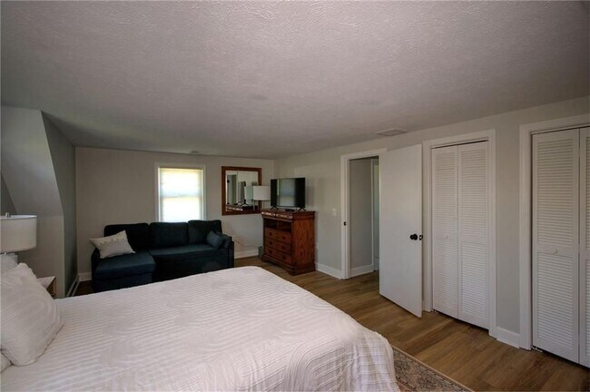 27 Sunset Dr