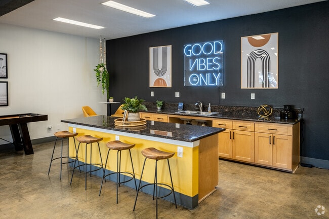 Casa club - California Palms Apartments
