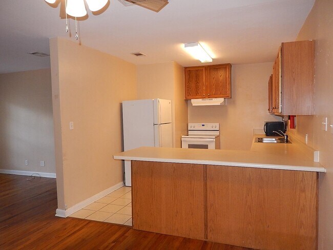 Photo - 212 Edwards St