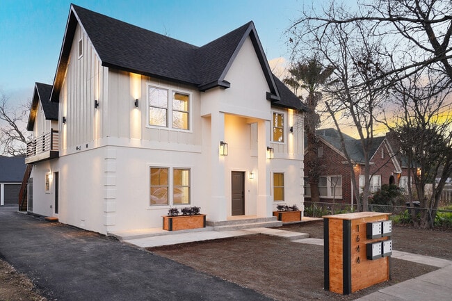 Photo - Mistletoe Manor