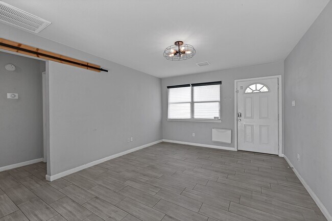 Photo - 6705 Sherwood Dr