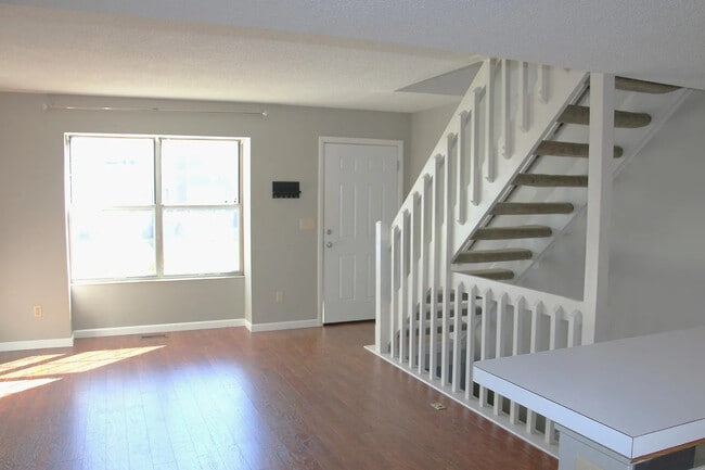 Photo - 4885 Stoneybrook Blvd