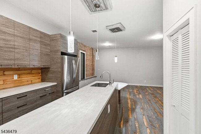 Photo - 180 Spring St Unidad 304