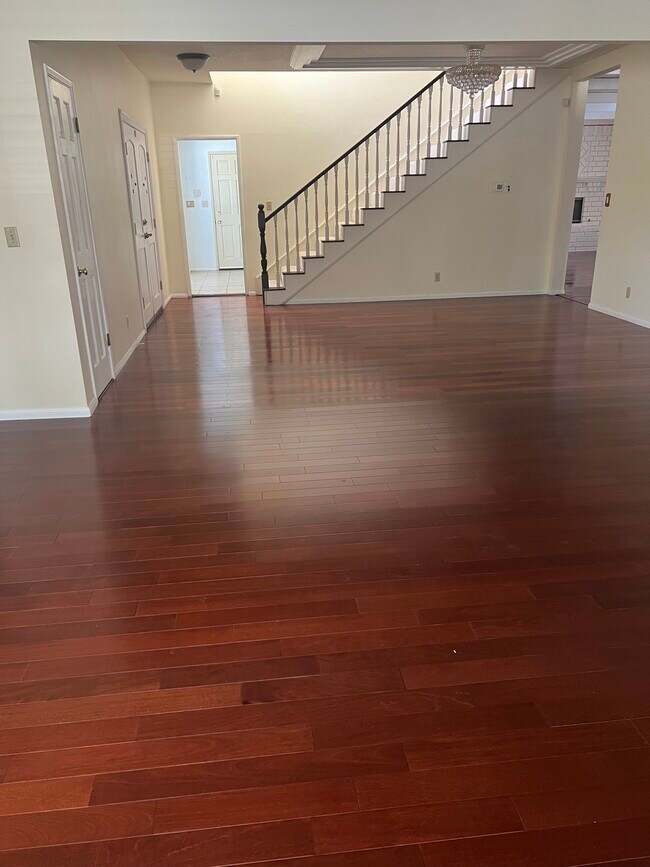 Photo - 1430 Lovell Ave