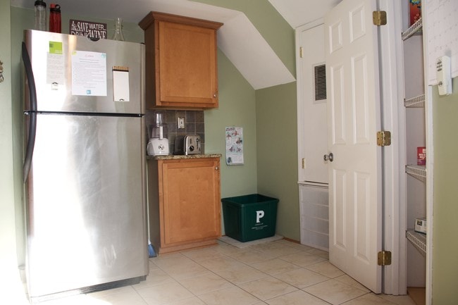 Building Photo - 125 Pleasant St Unit 3