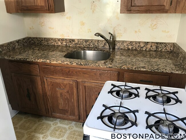 Building Photo - 349 Pleasant St Rental