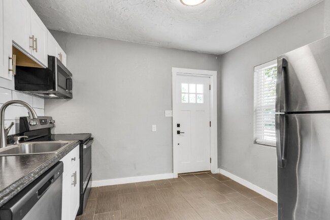 825 12th St Unit 5