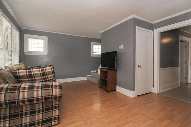 333 Illinois Ave Unidad Front