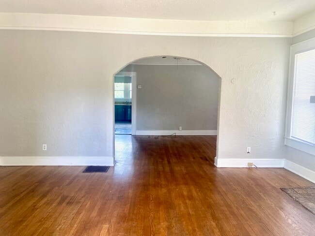 Photo - 420 10th Ave S