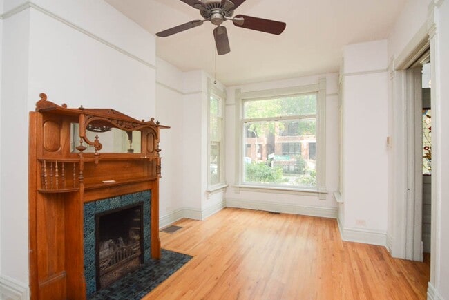 Building Photo - 3214 N Racine Ave Unit J04P