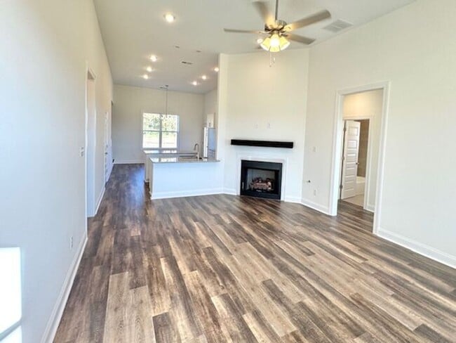 Photo - Move In Special! Now Leasing a 5-bedroom 3 bath home in Olive Branch @ Southbranch.