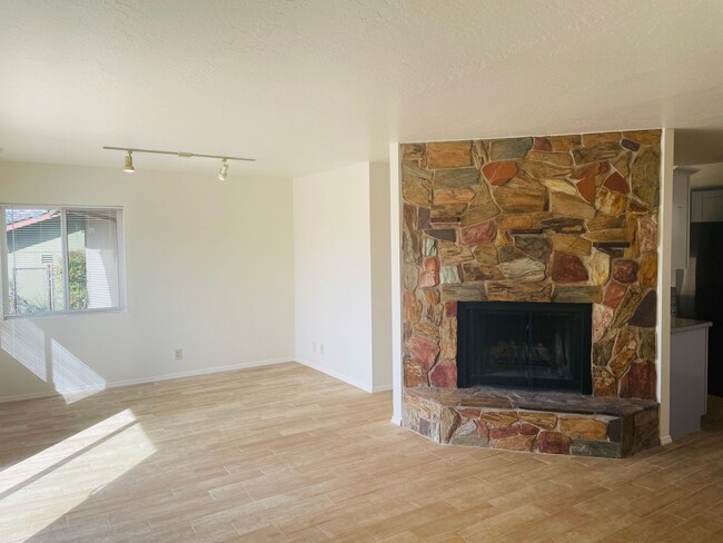 Photo - 185 Sierra Rd