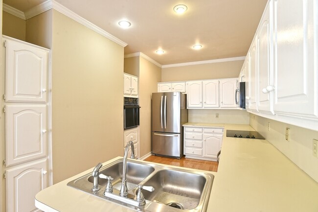 Building Photo - 148 Cobblestone Row Unit 1