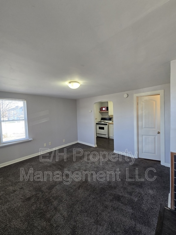 Building Photo - 938 N Broadway Ave Unit 1