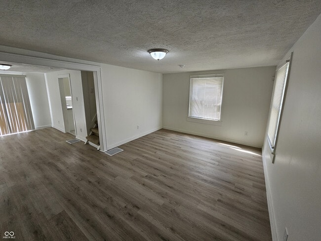 Photo - 835 Tecumseh St