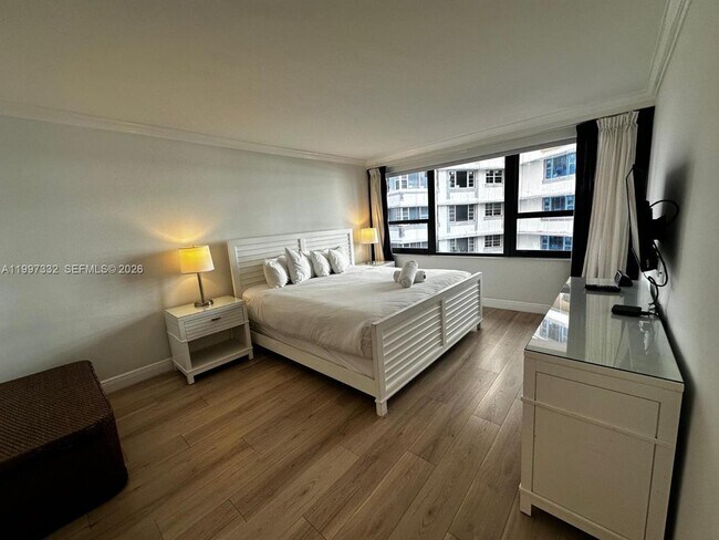 Photo - 5225 Collins Ave Unit 614