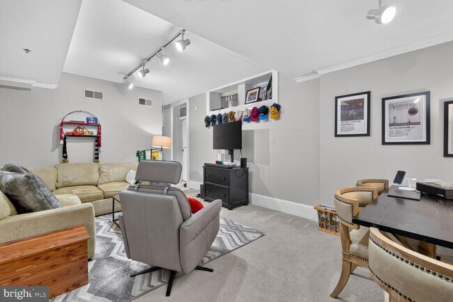 Photo - 1736 18th St NW Unit T2