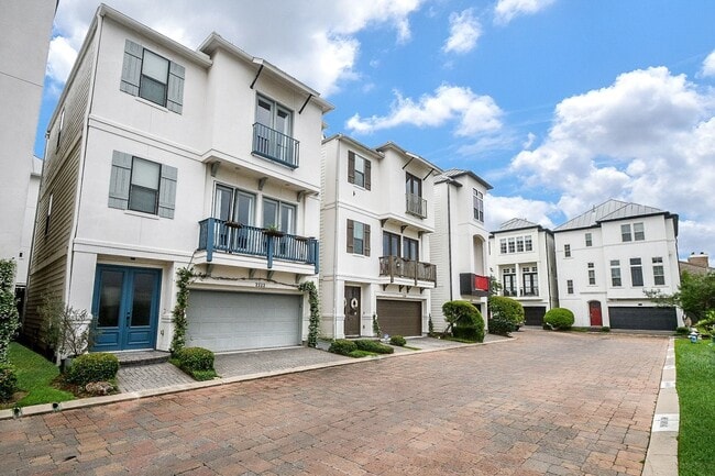 Photo - 2222 Hilshire Lake Dr