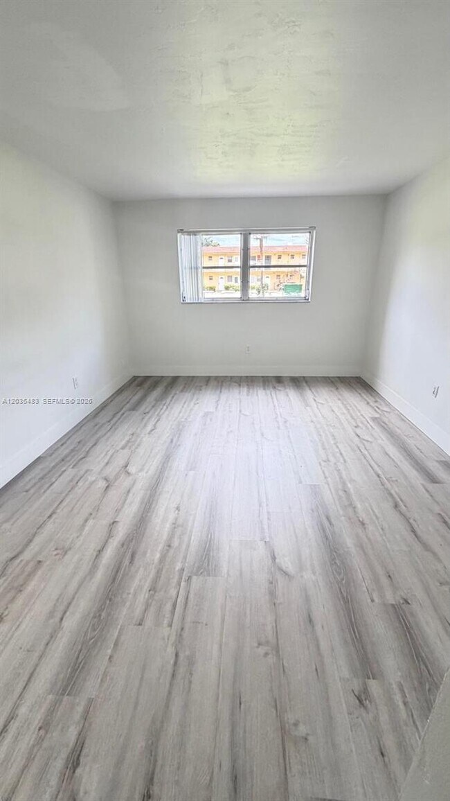 Photo - 20200 NE 27th Ct Unidad 9