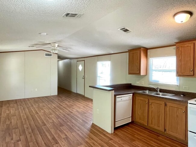 Photo - 158 Scissortail Ln