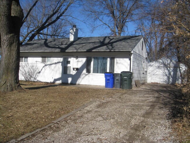 Building Photo - 2501 Indiana St SW Rental