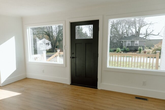 Photo - 114 Baker St Unit Apt #2