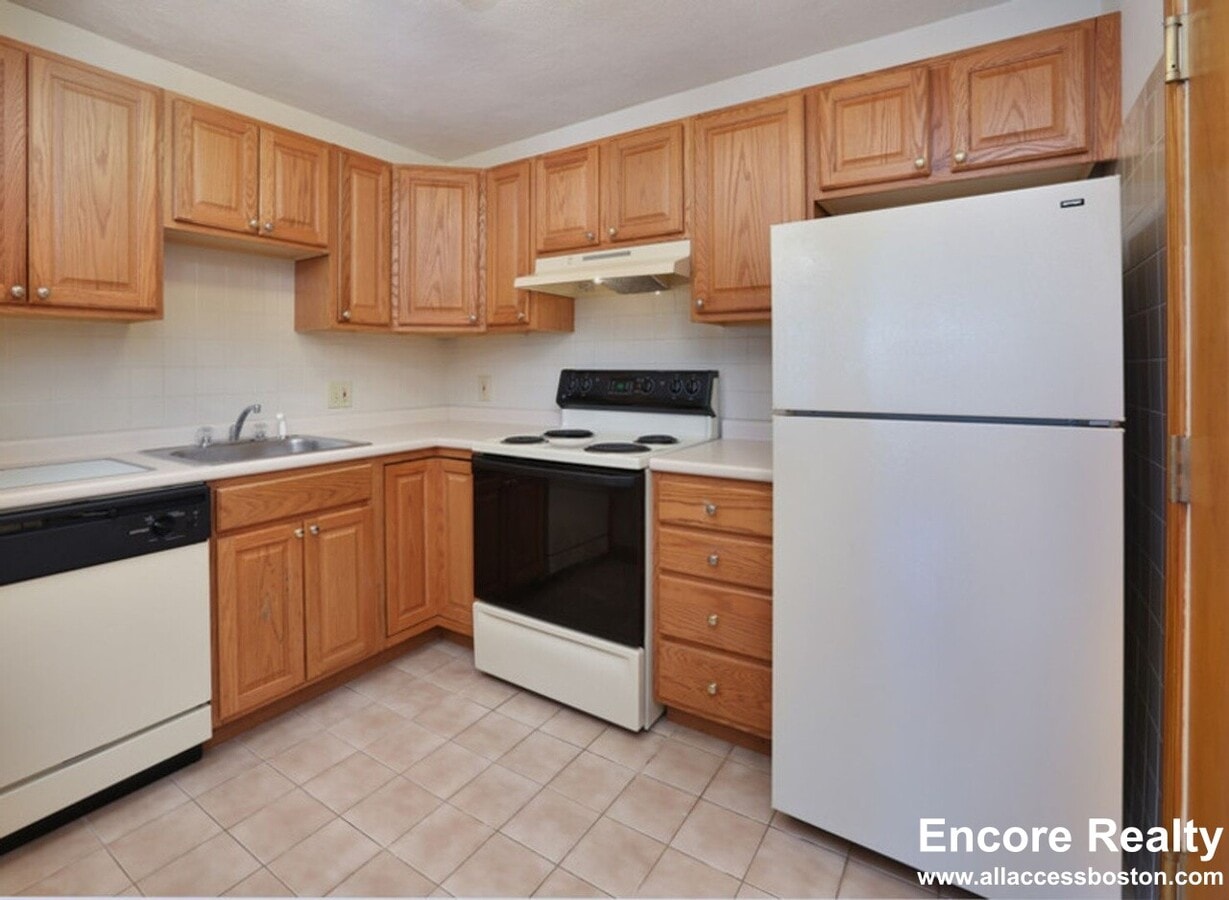 Photo - 270 Grove St Unit 5