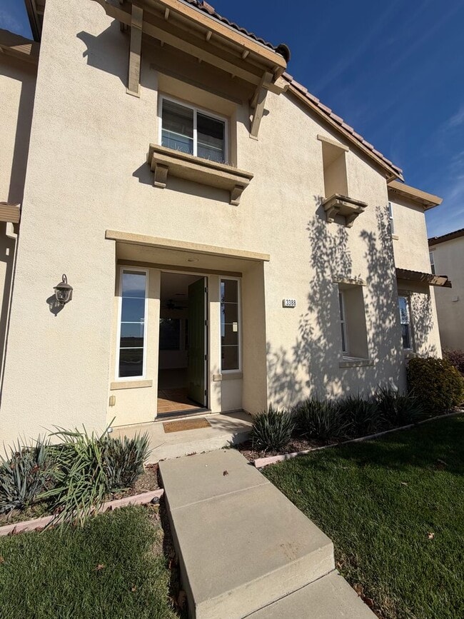 Photo - 4 bedroom | 2.5 bathroom | Single family home in West Sacramento's Bridgeway Lakes neighborhood