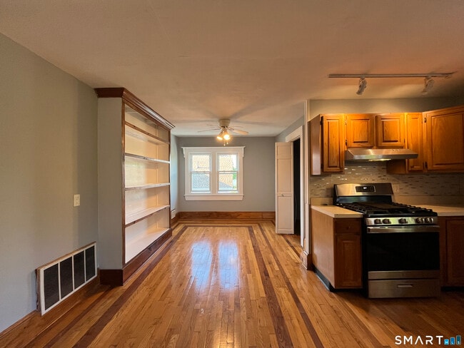 Photo - 553 Townsend Ave Unit 3