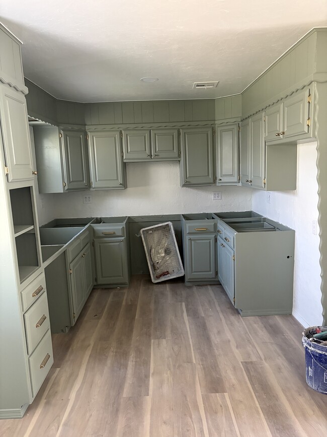 Photo - 3052 Clarke St