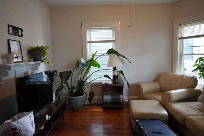 Building Photo - 16 Norwood St Unit 1