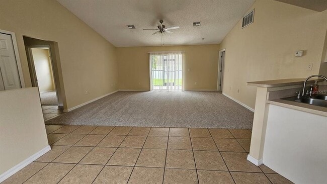 Photo - 10368 Lansfield St