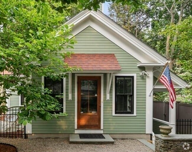 Building Photo - 222 Brattle St Rental
