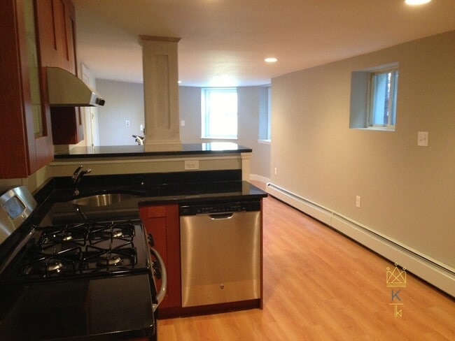 Building Photo - 672 Washington St