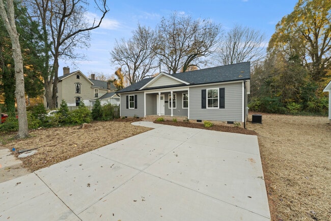 Photo - 517 W Cemetery St