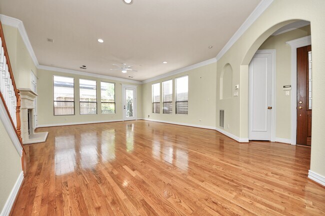 Photo - 605 W Polk St Unit B