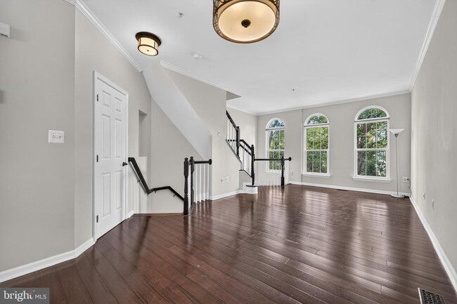 Photo - 932 Harrison Cir