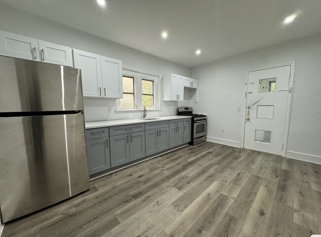 Building Photo - 188 Lembeck Ave Unit 1