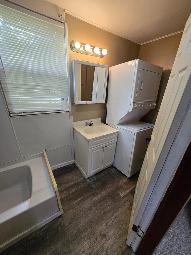 Photo - 992 W Pike St