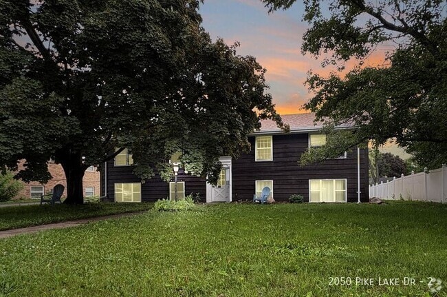 Building Photo - 2050 Pike Lake Dr Rental