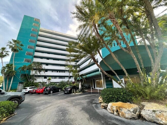 Building Photo - 1700 NW N River Dr Unit 701 Rental
