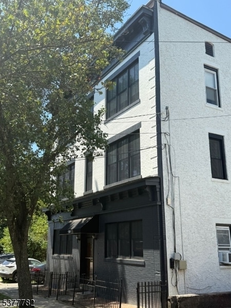 Building Photo - 130 Forest St Unit 3 Rental