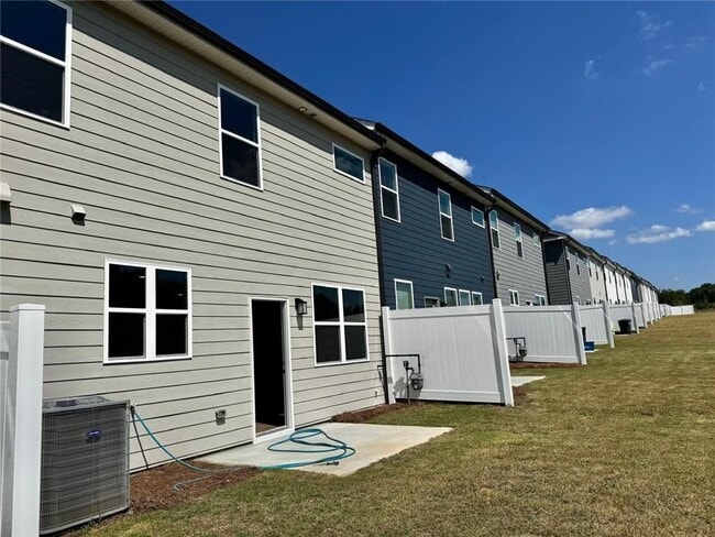 Photo - 440 Pt Pl Dr