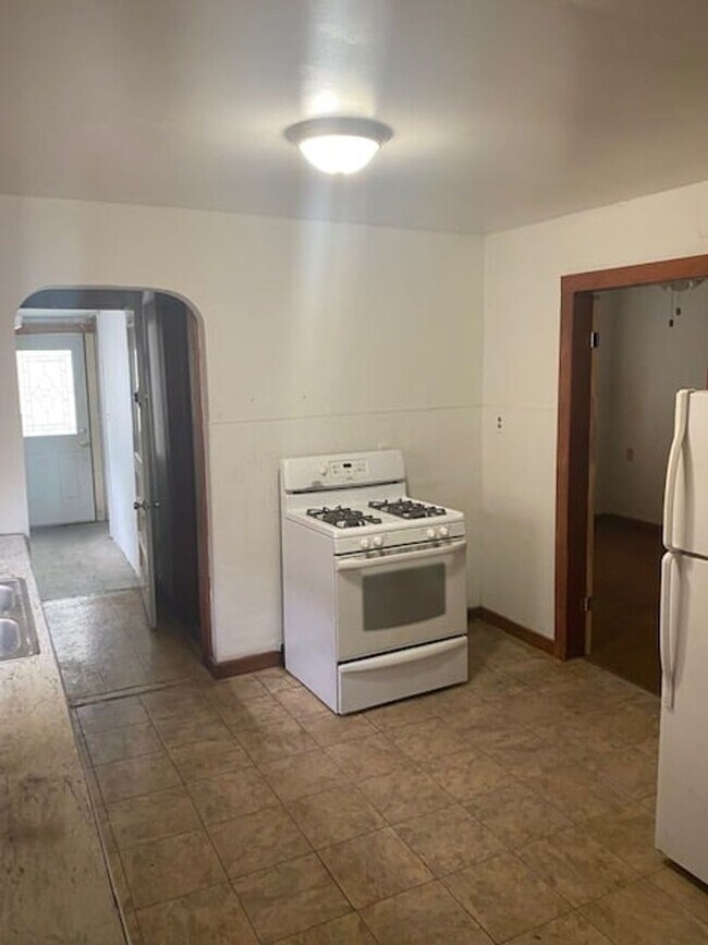 Photo - 1710 S Kerth Ave