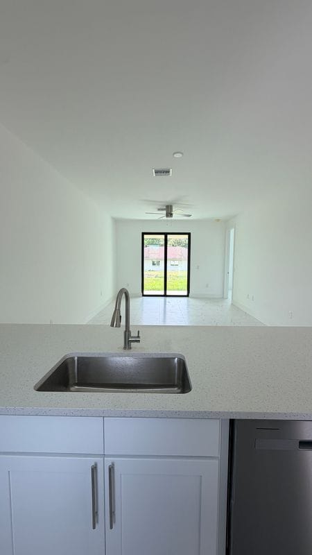 Photo - 496 Loretta Ave S