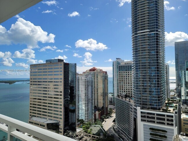 Building Photo - 950 Brickell Bay Dr Unit 3105 Rental