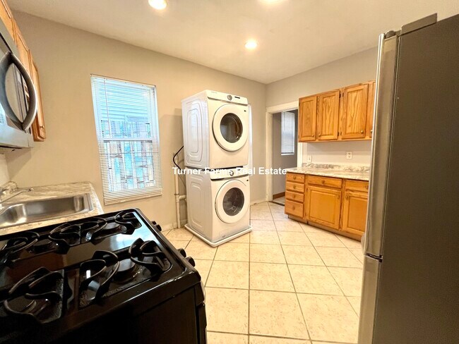 Building Photo - 18 Eastman St Unit 2