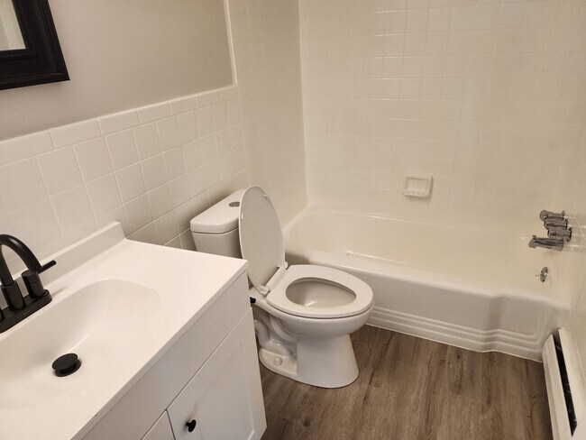 1 Radnor Dr Unit E4
